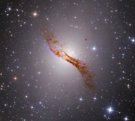 NGC 5128 Éder Iván 20 cm-es asztrográffal készült fotóján.