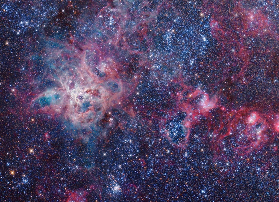NGC 2070 photo by Iván Éder using a 20 cm astrograph.