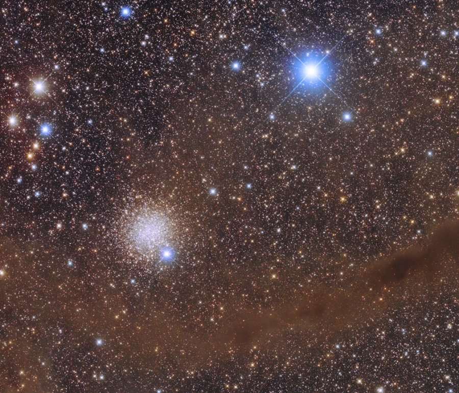 NGC 4372 photo by Iván Éder using a 20 cm astrograph.