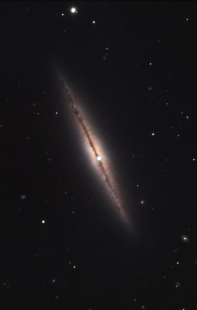 NGC 4013 Ray és Emily Magnani és Adam Block 50.8 cm-es távcsővel készített fotóján.