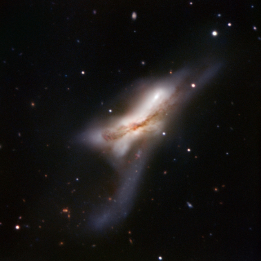 NGC 520 az ESO (European Southern Observatory) fényképén, ami a La Silla-n található 3.6 m-es távcső EFOSC2 műszerével készült.