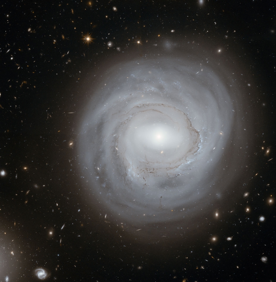 NGC 4921 a Hubble Űrtávcső (HST) felvételén.