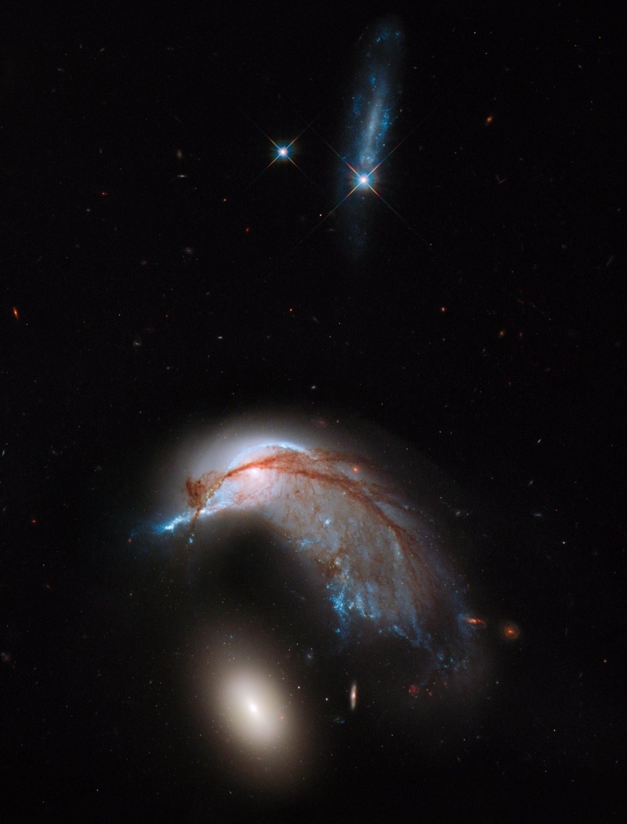 Az NGC 2936-37 (Arp 142) a Hubble Space Telescope (HST, Hubble Űrtávcső) fotóján.