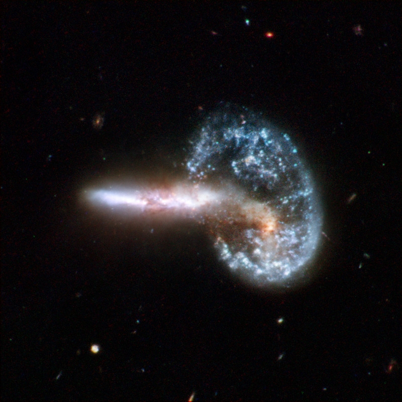 Mayall Objektum a Hubble Űrtávcső (HST) felvételén.