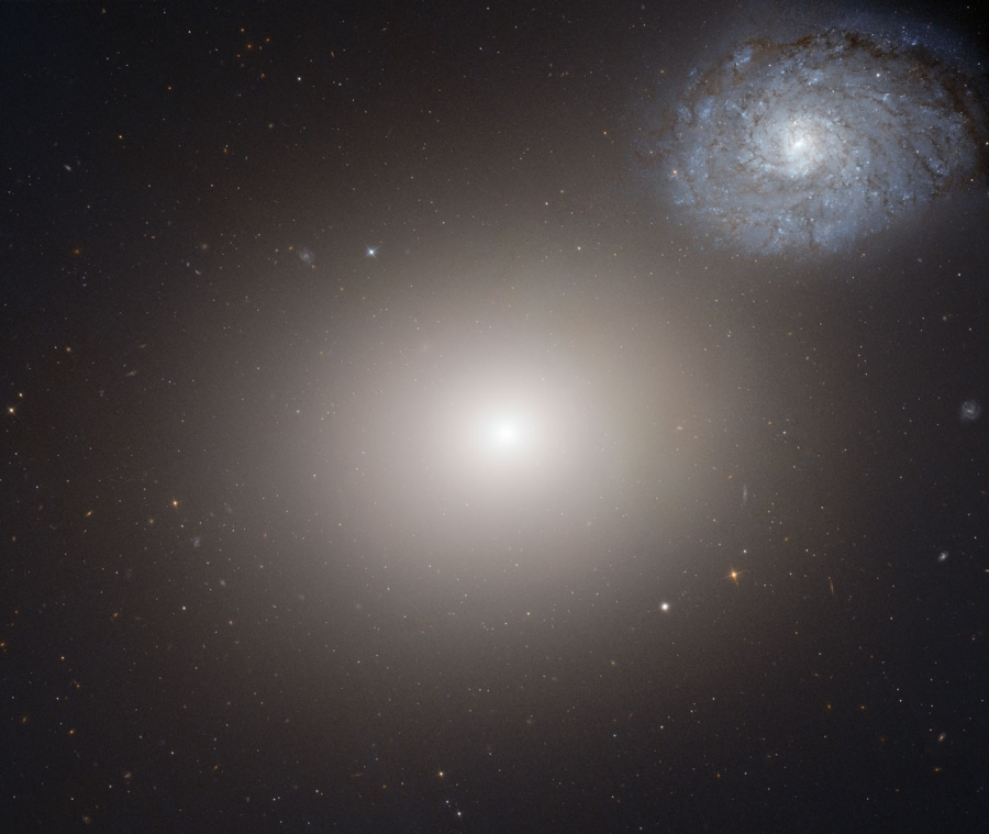 Az M 60 a Hubble Űrtávcső (HST) felvételén.