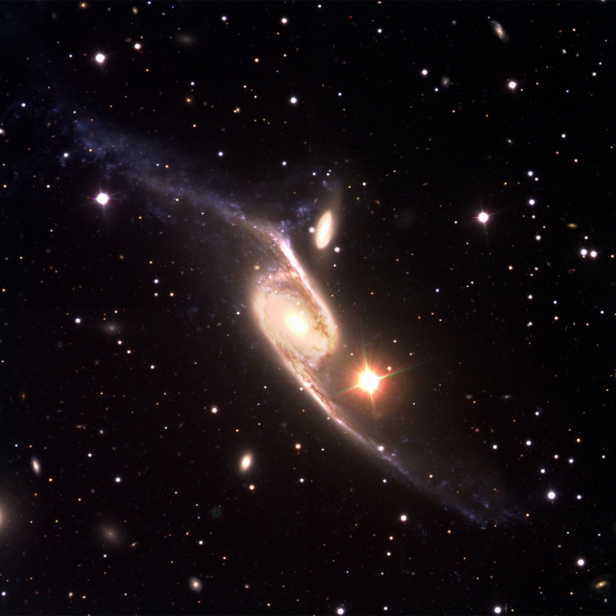 Az ESO 8.2m-es VLT távcsövével készült fotó az NGC 6872-ről.